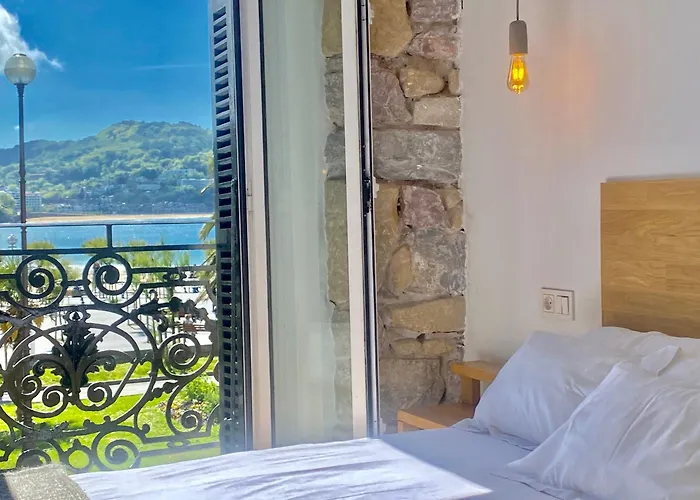 ゲストハウス Miradaalaconcha 3*